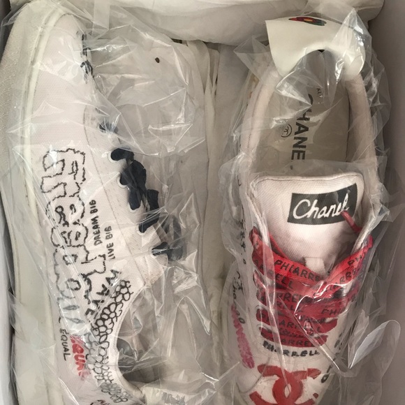 Chanel X Pharrell - Picture 2 of 4